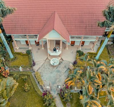free-photo-of-aerial-view-of-tropical-building-with-red-roof